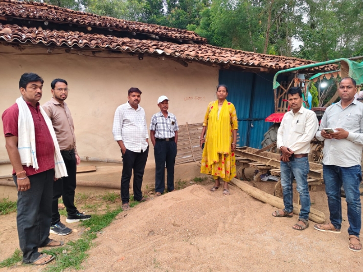 अवैध खाद भंडारण करने वाले सावधान प्रशासन का बड़ा कार्यवाही, बतौली में 379 बोरी उर्वरक जब्त